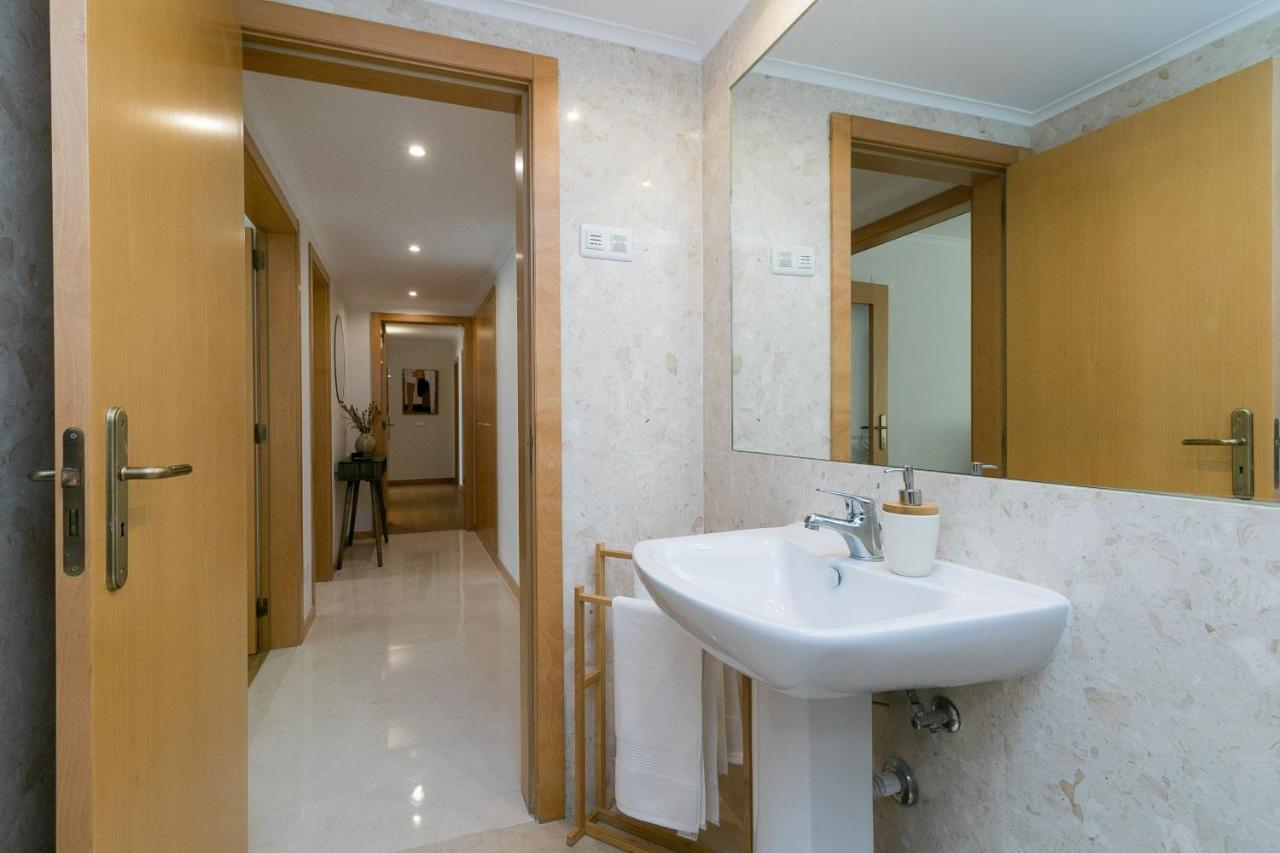 Апартаменты Premium Flat In Upscale Area, Balcony, Parking Лиссабон Экстерьер фото